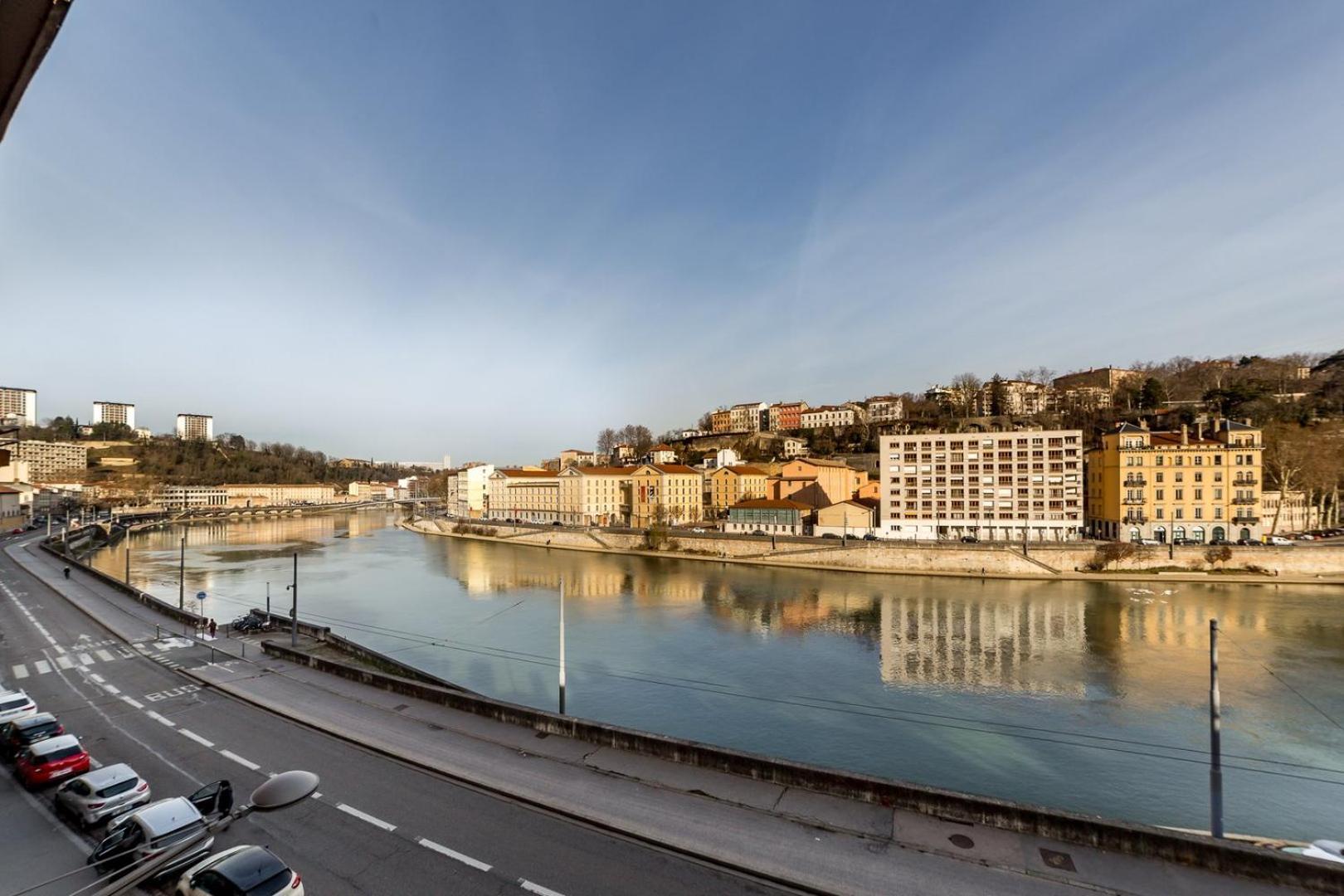 Loft Mezzanine Vue Incroyable Saone Apartment Lyon Exterior foto