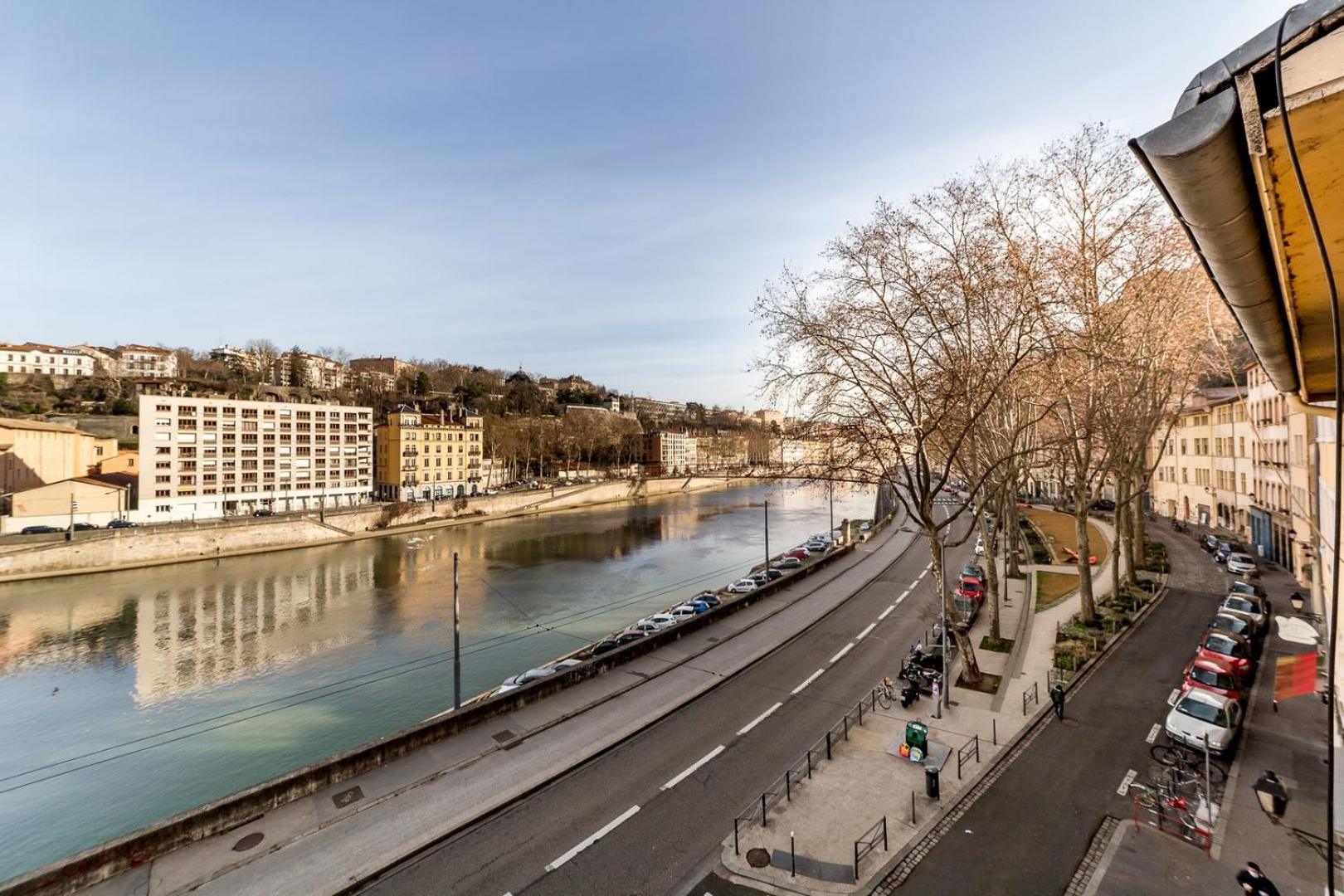 Loft Mezzanine Vue Incroyable Saone Apartment Lyon Exterior foto